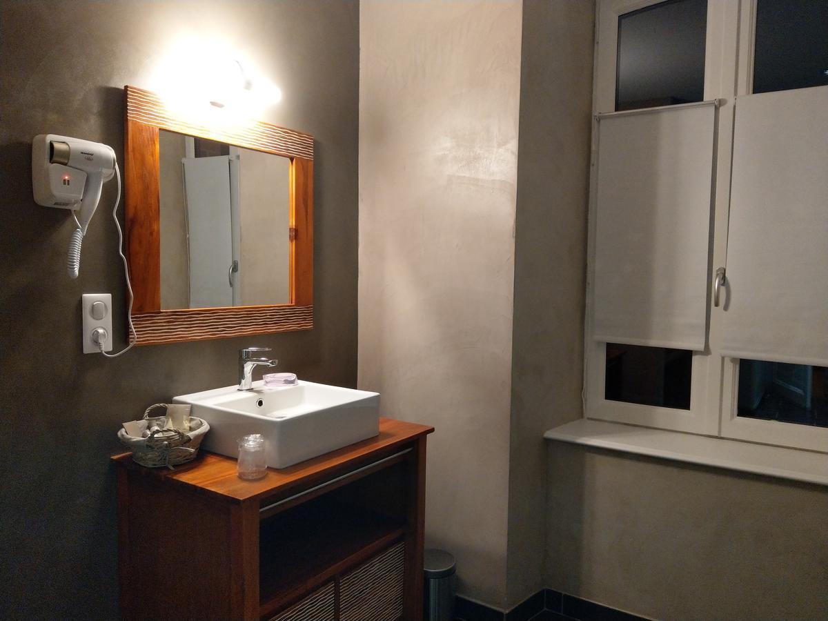 Les Chambres D'Hotes De La Frissonnette Auzelles Kültér fotó